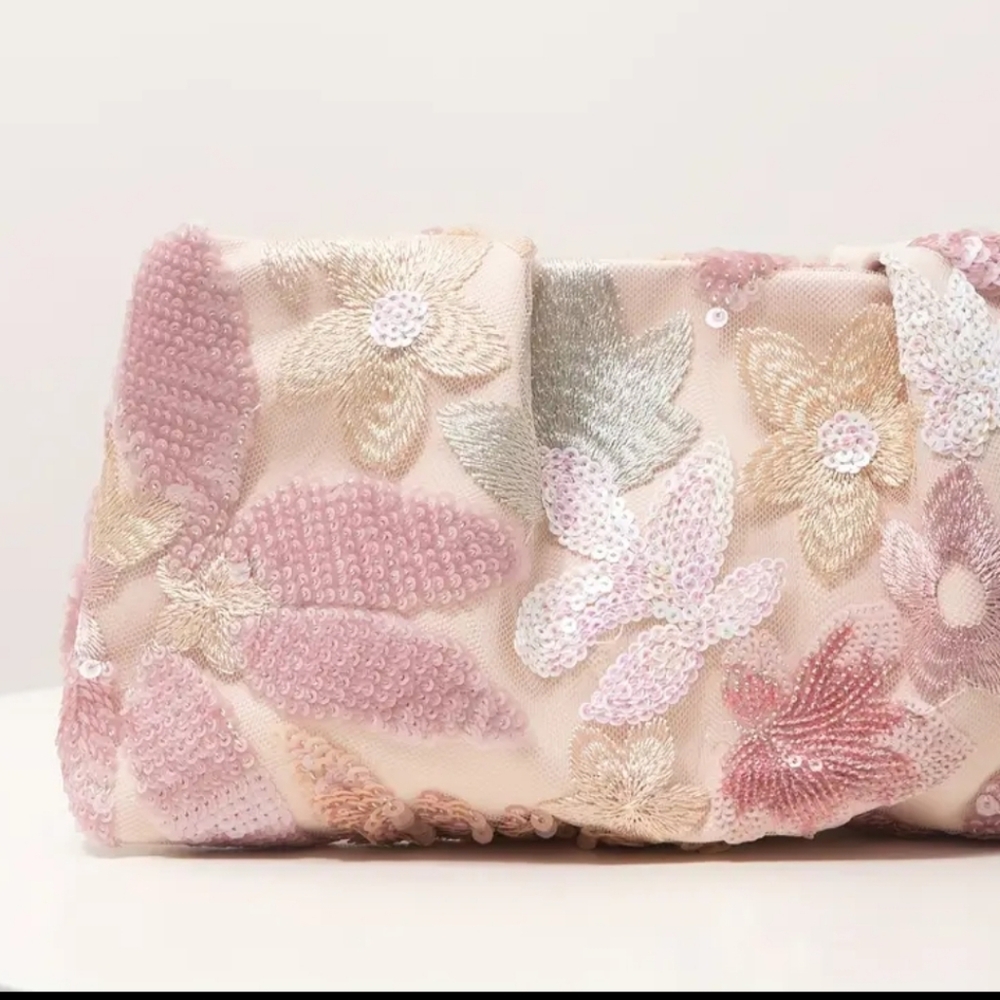 🐎NEW! Elegant Floral Sequin Embroidered Clutch - Picture 4 of 8